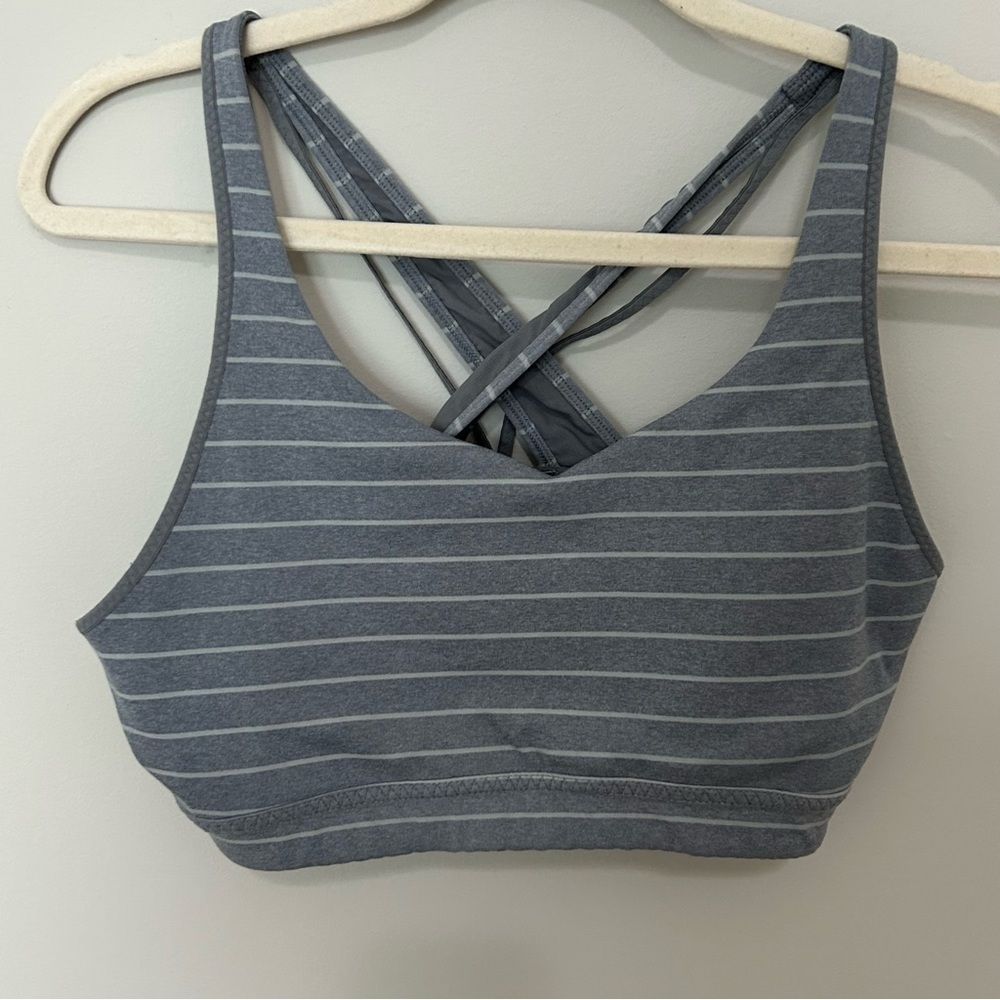 Athleta Transcendence Strappy Back Sports Bra in Gray & White Stripe Size Medium